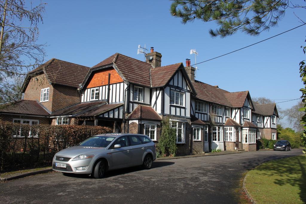 The Manor House Acomodação com café da manhã Crawley  Exterior foto