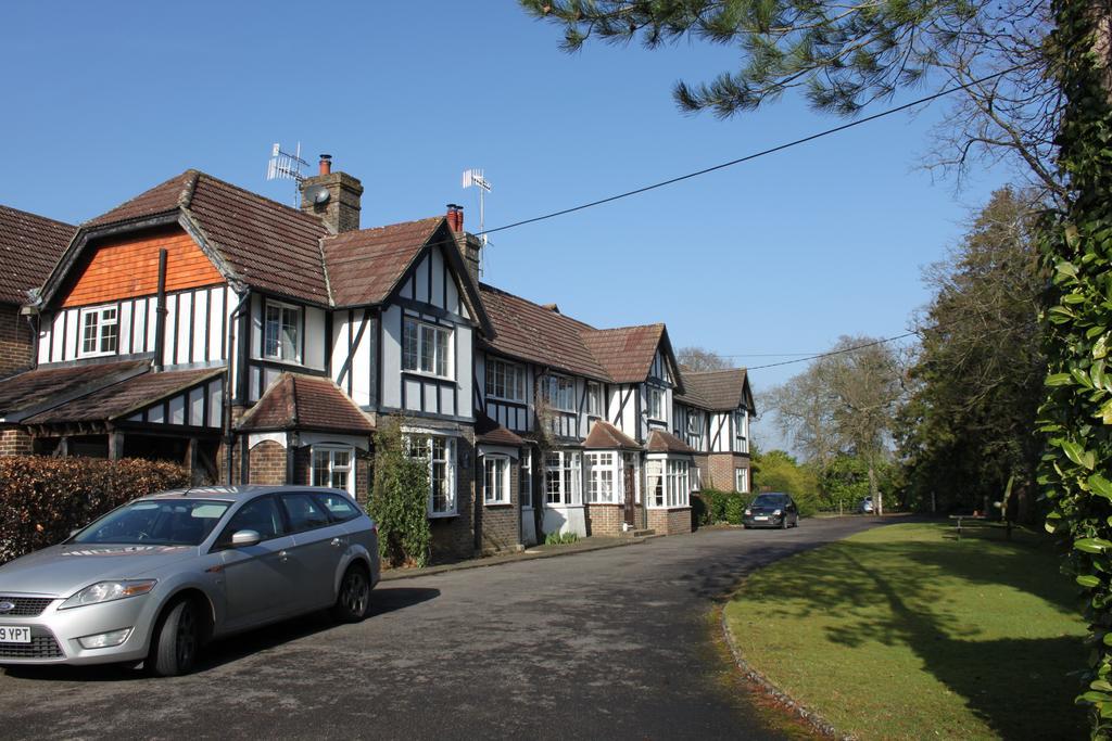 The Manor House Acomodação com café da manhã Crawley  Exterior foto