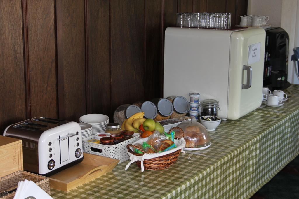 The Manor House Acomodação com café da manhã Crawley  Exterior foto